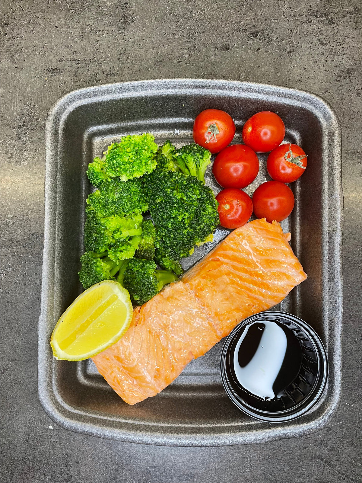 Dinner / Baked salmon and Broccoli cup