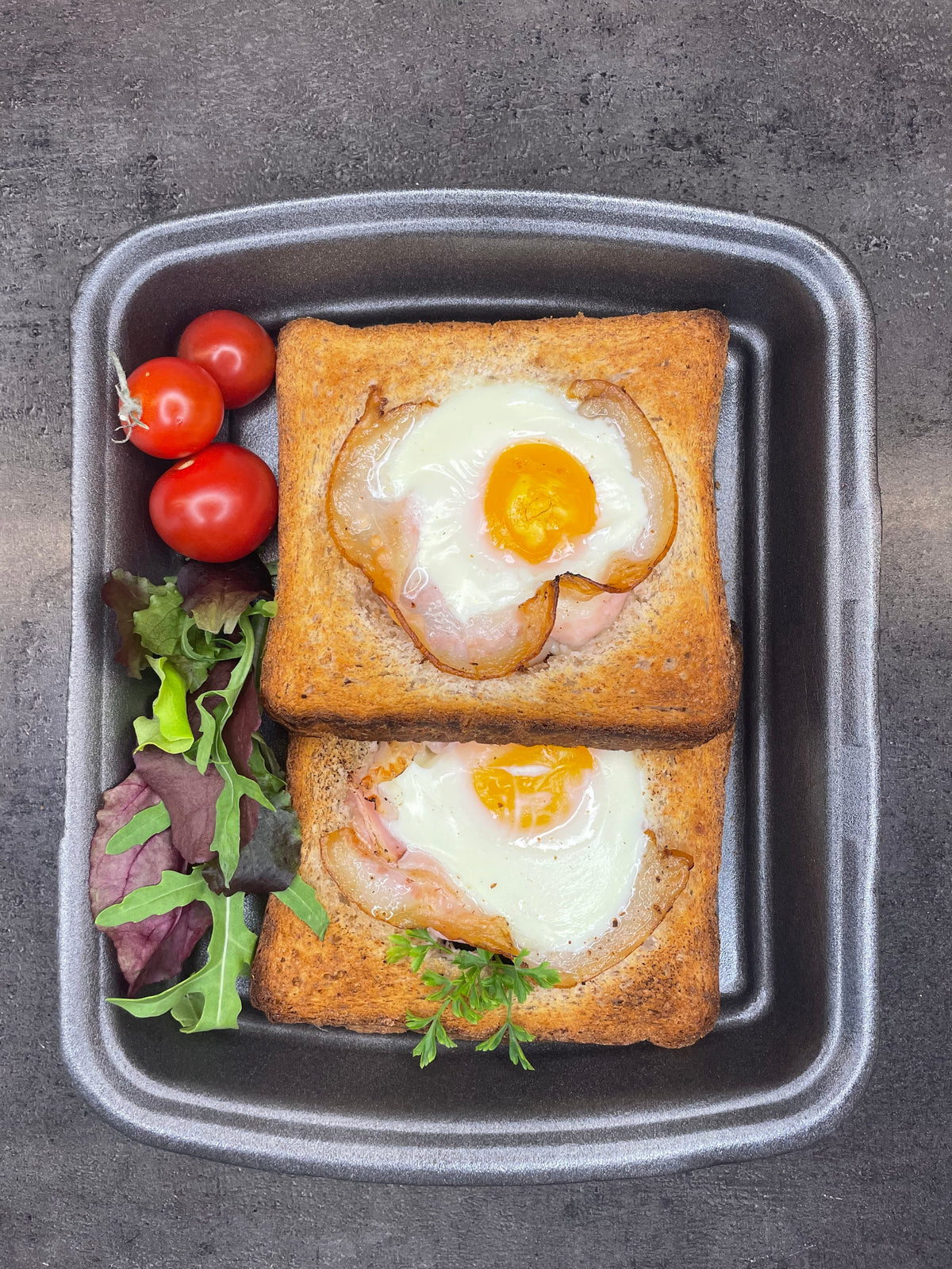 Breakfast / Egg bites (eggs + spinach) Turkey bacon slices